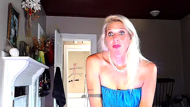 Snapshot of Glamazonx chatting on 09.13.25 Glamazonx online show from 09.13.25