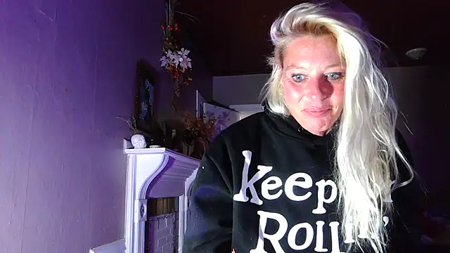 Snapshot of Glamazonx chatting on 09.17.25 Glamazonx online show from 09.17.25