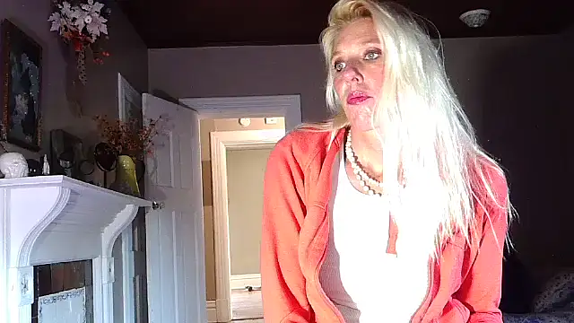 Snapshot of Glamazonx chatting on 09.18.25 Glamazonx online show from 09.18.25