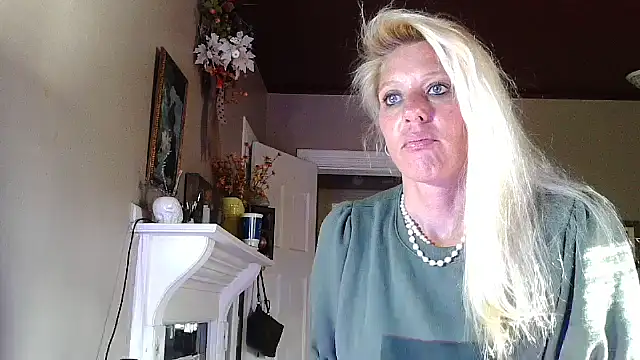 Snapshot of Glamazonx chatting on 09.23.25 Glamazonx online show from 09.23.25