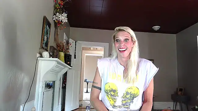 Snapshot of Glamazonx chatting on 09.28.25 Glamazonx online show from 09.28.25