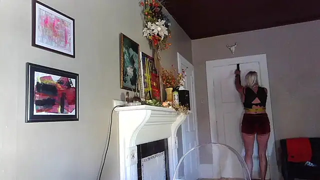 Snapshot of Glamazonx chatting on 10.25.25 Glamazonx online show from 10.25.25