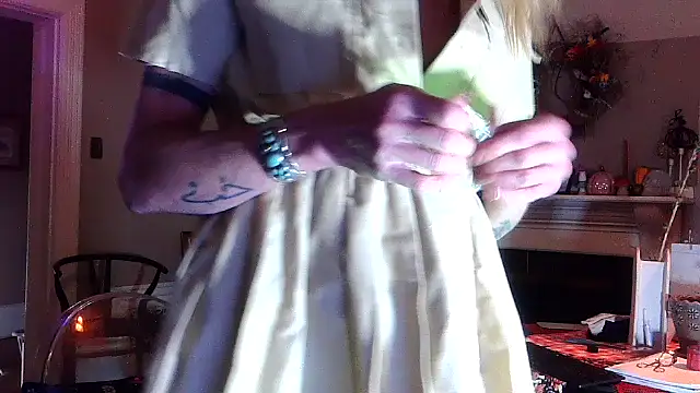 Snapshot of Glamazonx chatting on 10.29.25 Glamazonx online show from 10.29.25