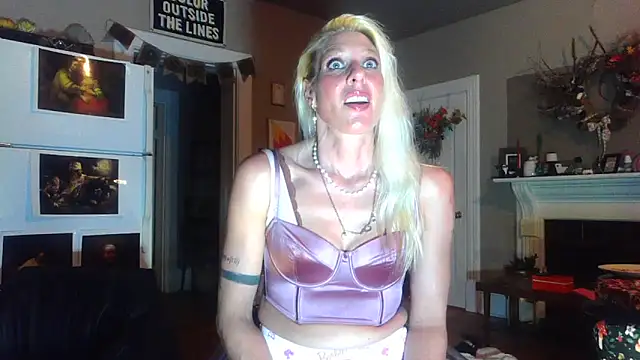 Snapshot of Glamazonx chatting on 11.05.25 Glamazonx online show from 11.05.25