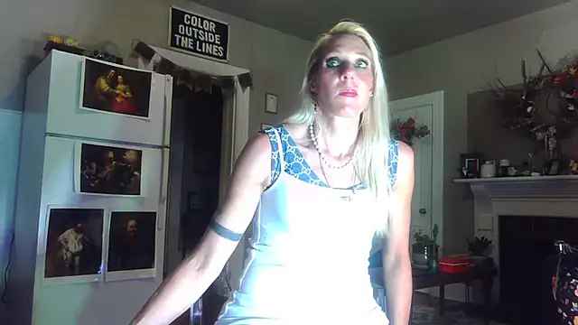 Snapshot of Glamazonx chatting on 11.10.25 Glamazonx online show from 11.10.25