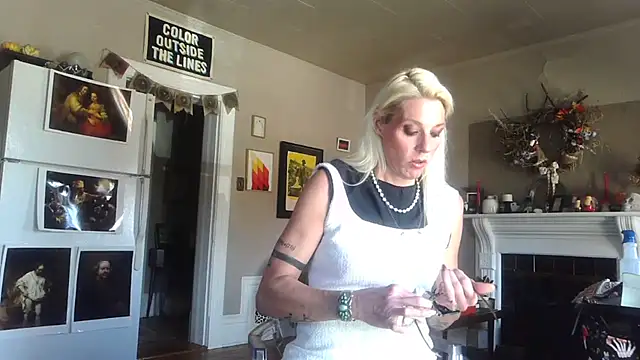 Snapshot of Glamazonx chatting on 11.10.25 Glamazonx online show from 11.10.25