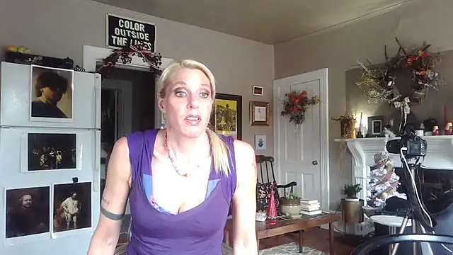 Snapshot of Glamazonx chatting on 11.23.25 Glamazonx online show from 11.23.25