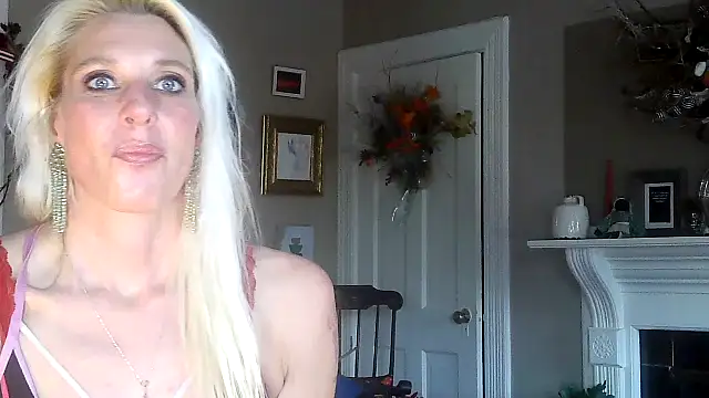 Snapshot of Glamazonx chatting on 12.01.25 Glamazonx online show from 12.01.25