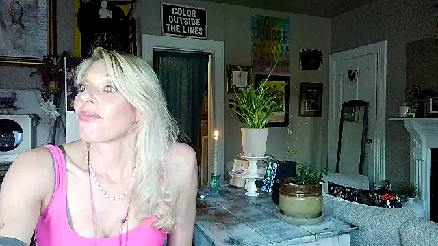 Snapshot of Glamazonx chatting on 05.19.26 Glamazonx online show from 05.19.26