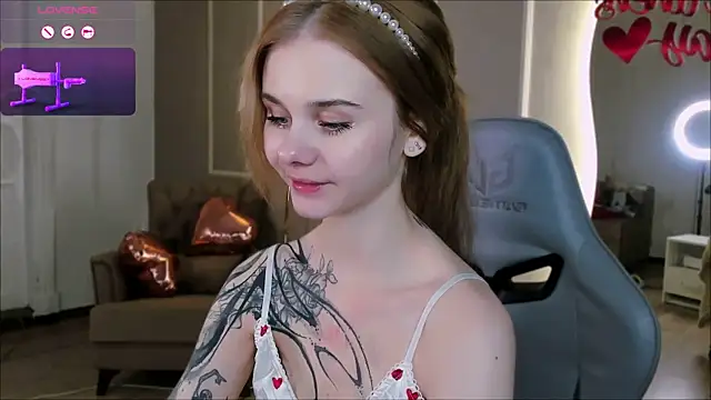 Britney Lynch online show from 02.04.25