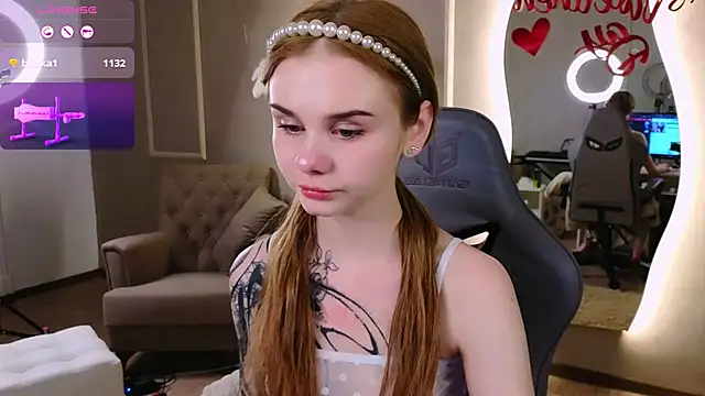 Britney Lynch online show from 02.11.25