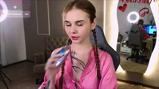 Britney Lynch online show from 02.14.25