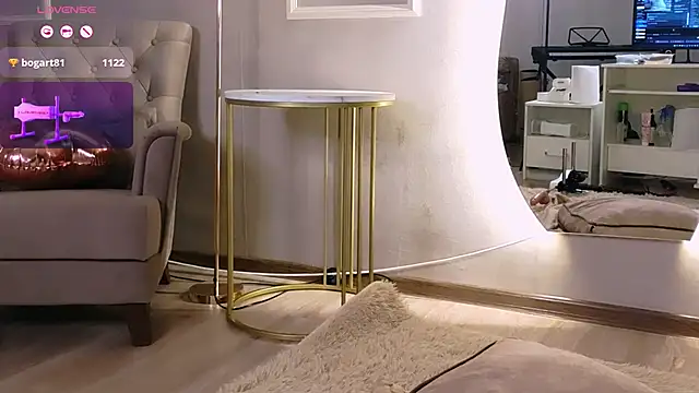 Britney Lynch online show from 02.17.25