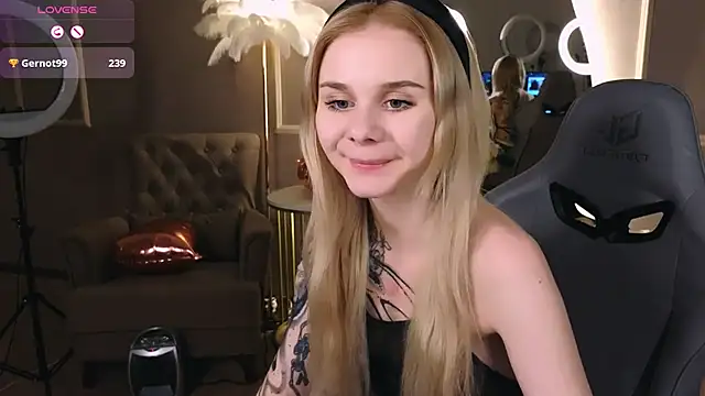 Britney Lynch online show from 02.22.25