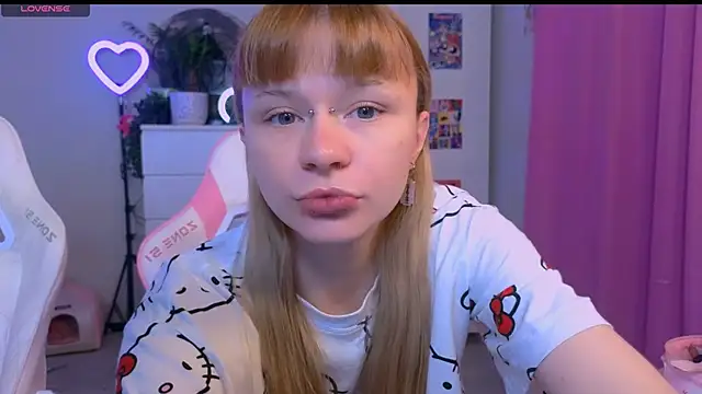 Britney Lynch online show from 10.14.25