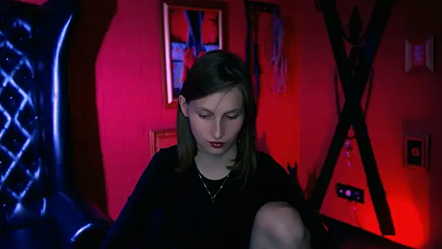 Snapshot of EllaHorton chatting on 09.11.25 EllaHorton online show from 09.11.25