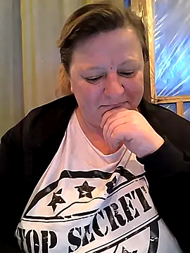 Snapshot of jusichka chatting on 04.17.26 jusichka online show from 04.17.26