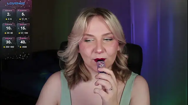 Snapshot of sensual_girrrl chatting on 09.17.25 sensual girrrl online show from 09.17.25