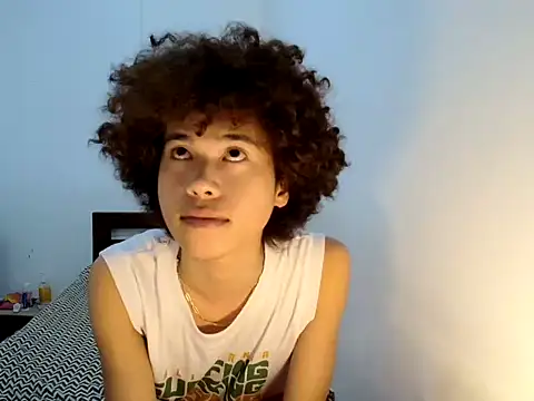 Snapshot of Asiantwink21 chatting on 06.25.26 Asiantwink21 online show from 06.25.26
