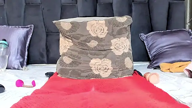 Snapshot of hot_milkbitch chatting on 03.14.25 hot milkbitch online show from 03.14.25