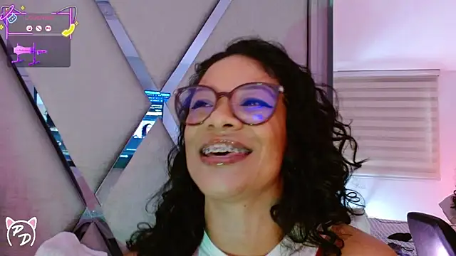 Snapshot of paula_daniela1 chatting on 06.05.26 paula daniela1 online show from 06.05.26