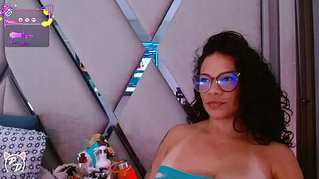 Snapshot of paula_daniela1 chatting on 06.10.26 paula daniela1 online show from 06.10.26
