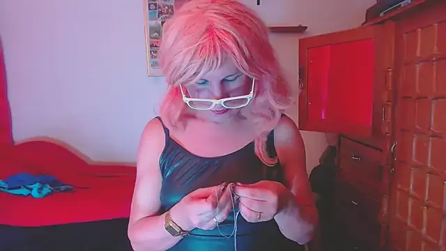 LorenJade online show from 11.26.25