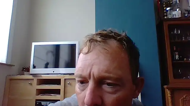 Snapshot of bertolini chatting on 09.18.25 bertolini online show from 09.18.25