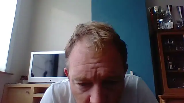 Snapshot of bertolini chatting on 09.25.25 bertolini online show from 09.25.25