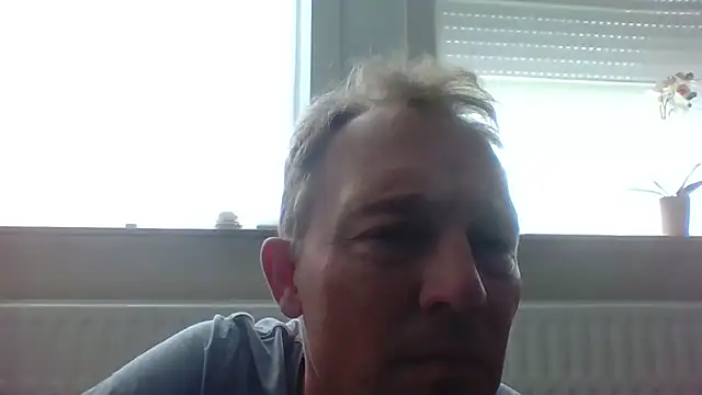 Snapshot of bertolini chatting on 09.28.25 bertolini online show from 09.28.25