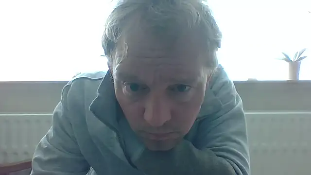Snapshot of bertolini chatting on 04.28.26 bertolini online show from 04.28.26