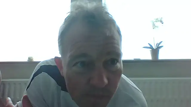 Snapshot of bertolini chatting on 05.18.26 bertolini online show from 05.18.26