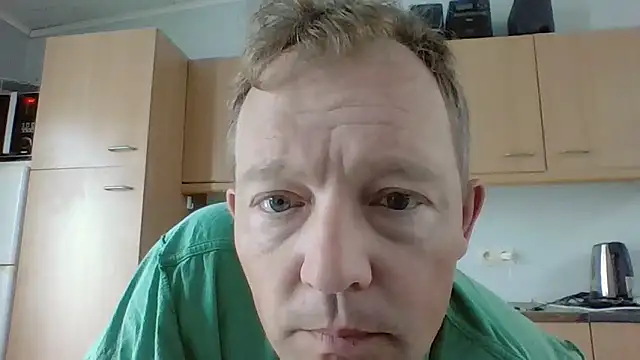 Snapshot of bertolini chatting on 06.04.26 bertolini online show from 06.04.26