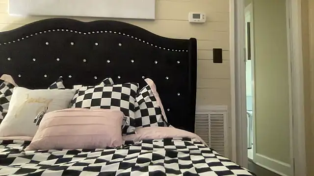Snapshot of sexylilly69 chatting on 04.30.26 sexylilly69 online show from 04.30.26
