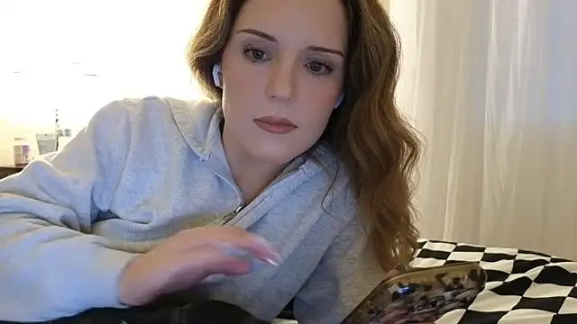 Snapshot of sexylilly69 chatting on 05.27.26 sexylilly69 online show from 05.27.26