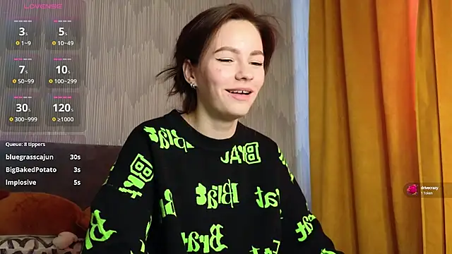 girl with snaketatto0 online show from 01.23.25