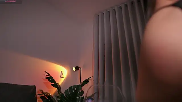 GigiLee  online show from 11.15.25