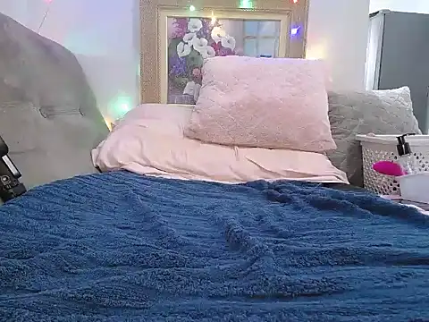 Irresistible24 online show from 02.28.25