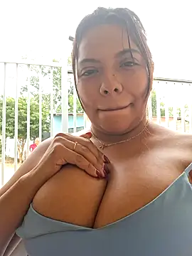 Snapshot of CanelitaPasion chatting on 12.19.24 CanelitaPasion online show from 12.19.24