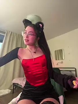 Evangeline Lawrence  online show from 12.08.24