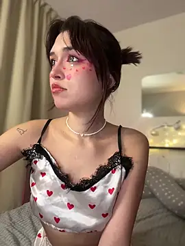 Evangeline Lawrence  online show from 03.20.25