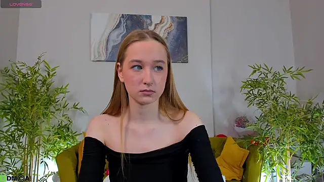 Snapshot of Sweett_Monica chatting on 02.18.26 Sweett Monica online show from 02.18.26