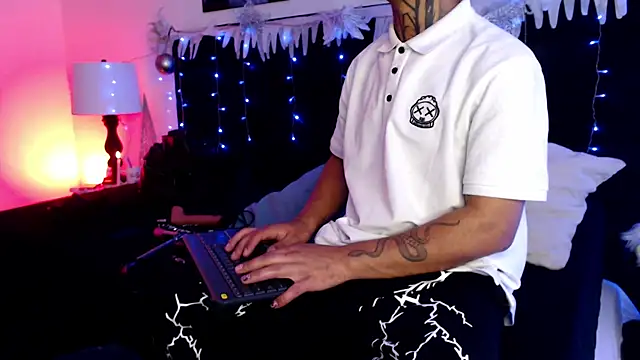 JuanCamiilo 66 online show from 11.28.25