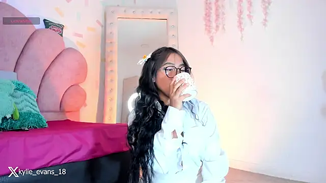 Snapshot of evelyn_evans_1 chatting on 03.09.25 evelyn evans 1 online show from 03.09.25