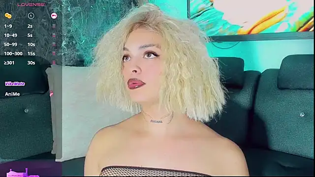 Emmaa Saenz  online show from 11.05.25