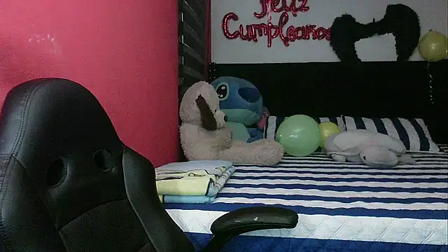 Snapshot of charlotedoll chatting on 04.24.26 charlotedoll online show from 04.24.26