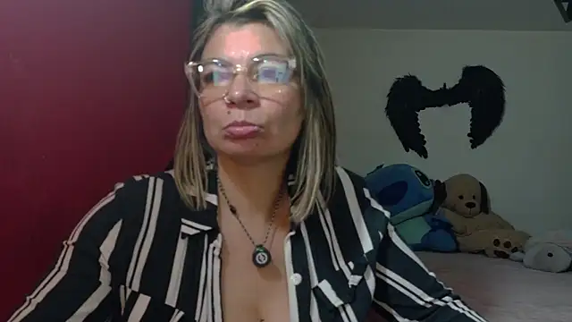 Snapshot of charlotedoll chatting on 06.22.26 charlotedoll online show from 06.22.26