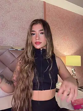 Snapshot of Arianavillada chatting on 04.18.26 Arianavillada online show from 04.18.26