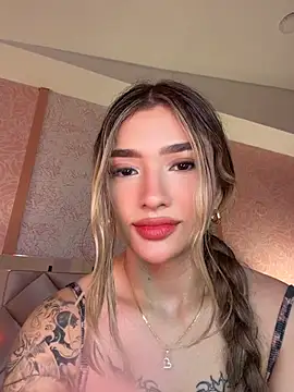 Snapshot of Arianavillada chatting on 04.27.26 Arianavillada online show from 04.27.26