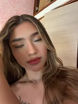 Snapshot of Arianavillada chatting on 05.17.26 Arianavillada online show from 05.17.26